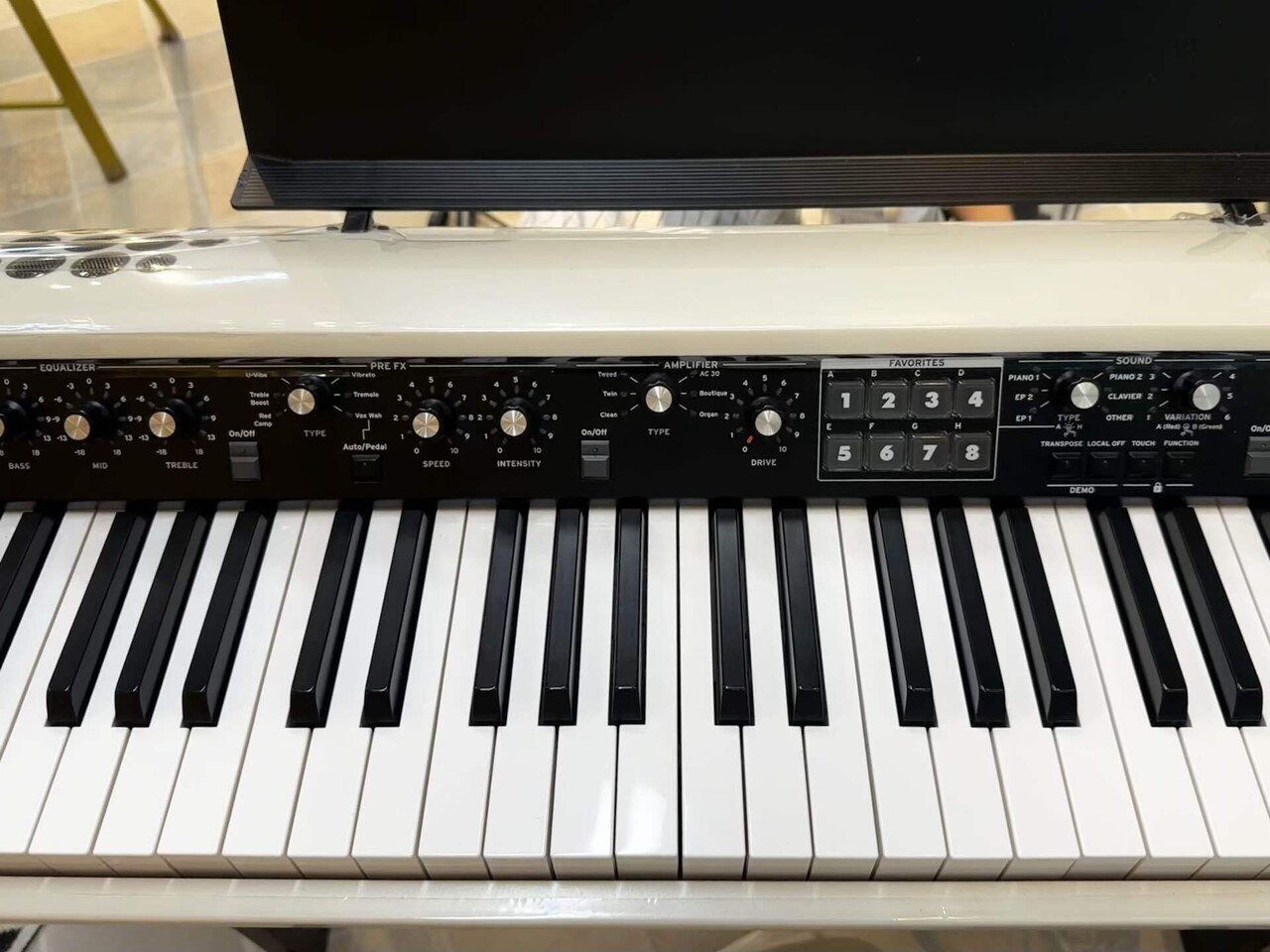 73鍵盤の電子ピアノでリサイタル形式の本番に臨む｜4hands duo