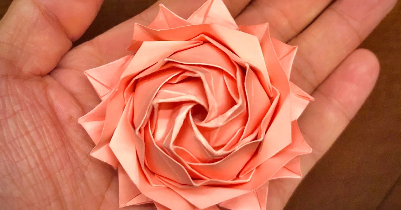 佐藤ローズ、待望の新作！ 〜「Origami」という品種のバラを折り紙で