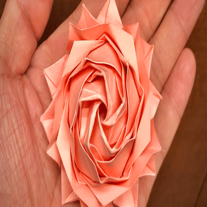 佐藤ローズ、待望の新作！ 〜「Origami」という品種のバラを折り紙で