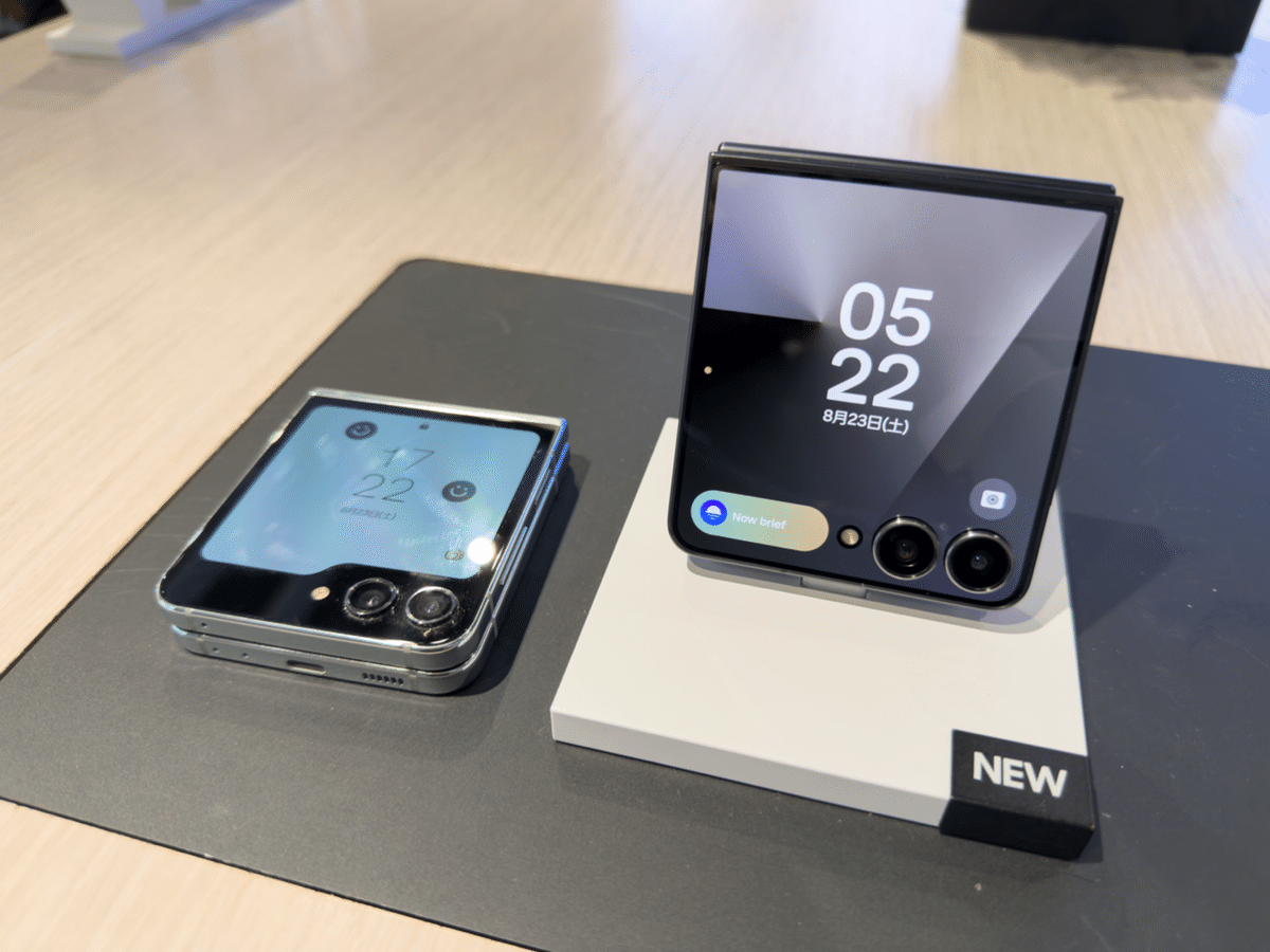 スマート折り畳み携帯 ダブルディスプレイ美品 折りたたみスマホの価格が高いのはなぜ？専門家に聞いてみた