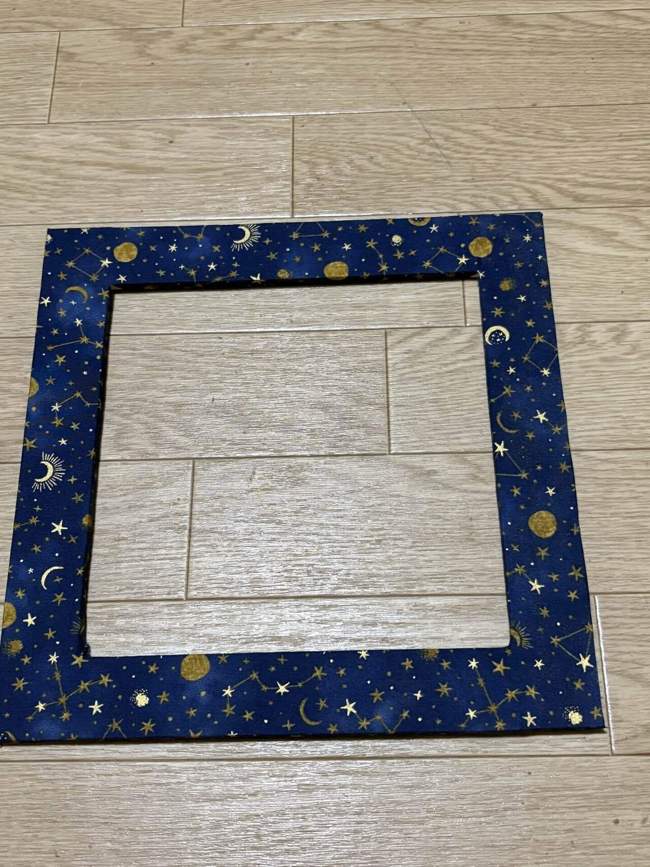 カットクロスで装飾アートフレーム(額縁)｜【DIY】｜十文字かかし