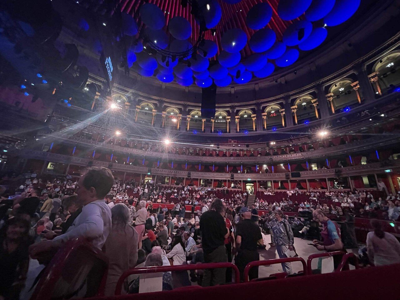 Bees 🐝 🐝 at ロイヤル・アルバート・ホール｜bee.friendly