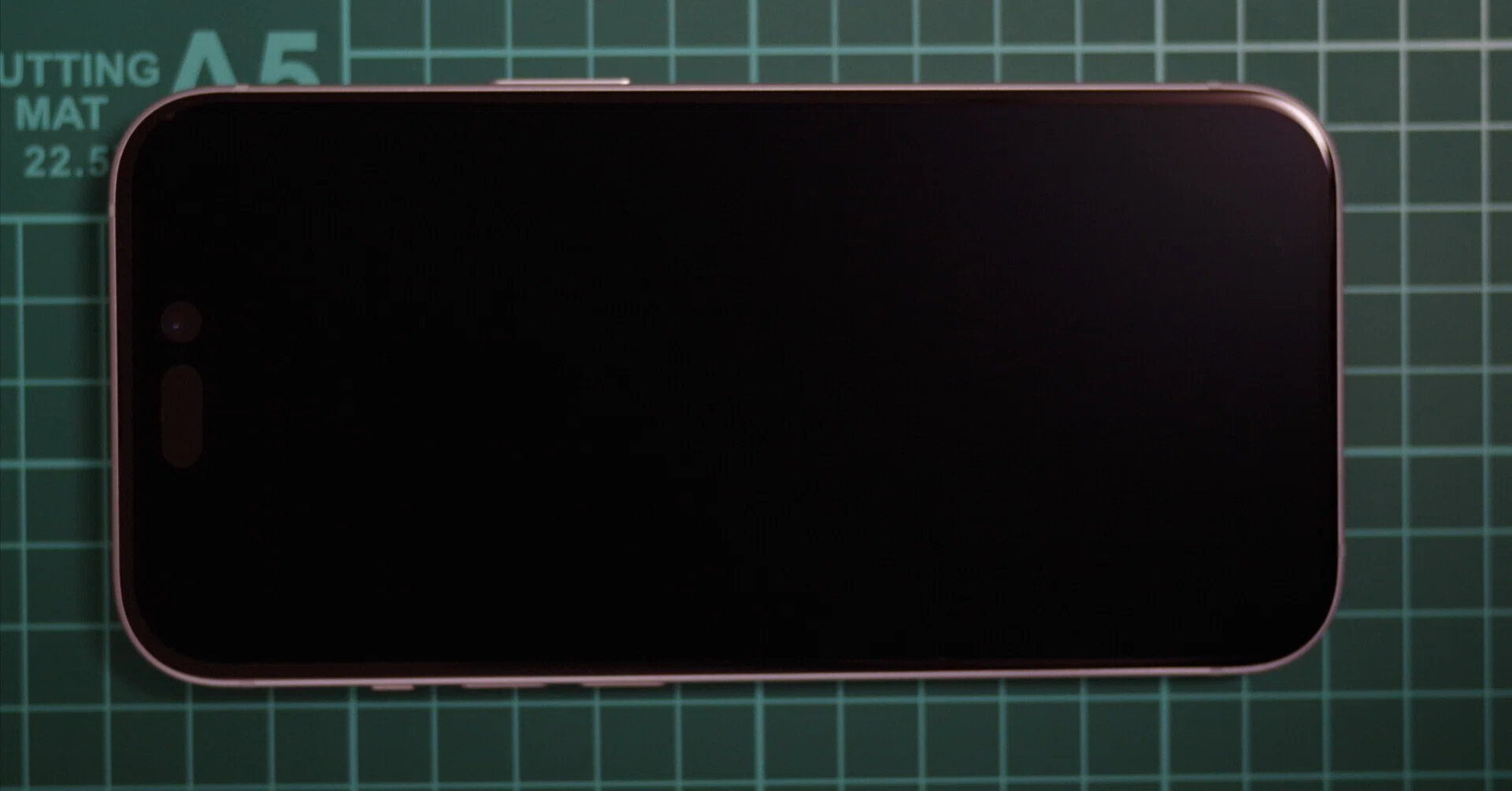 iPhone15用】PDA工房純黒クリア超反射防止保護フィルムを貼る｜Arctech