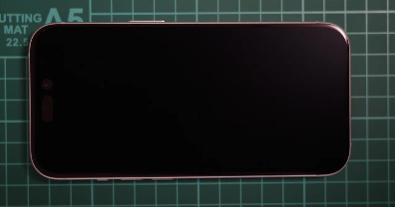 iPhone15用】PDA工房純黒クリア超反射防止保護フィルムを貼る｜Arctech
