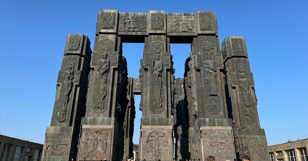 放浪の画家 ピロスマニ('69ジョージア) 放浪の画家 ピロスマニ – IVC｜株式会社アイ・ヴィー・シー