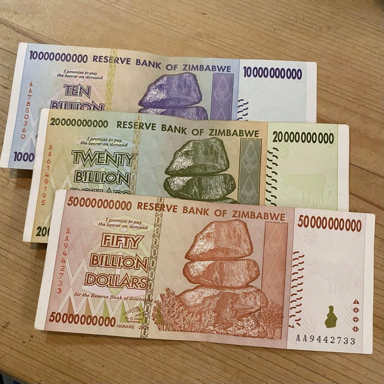 逆に価値がある！？ジンバブエドル札と謎の新通貨｜heliophila