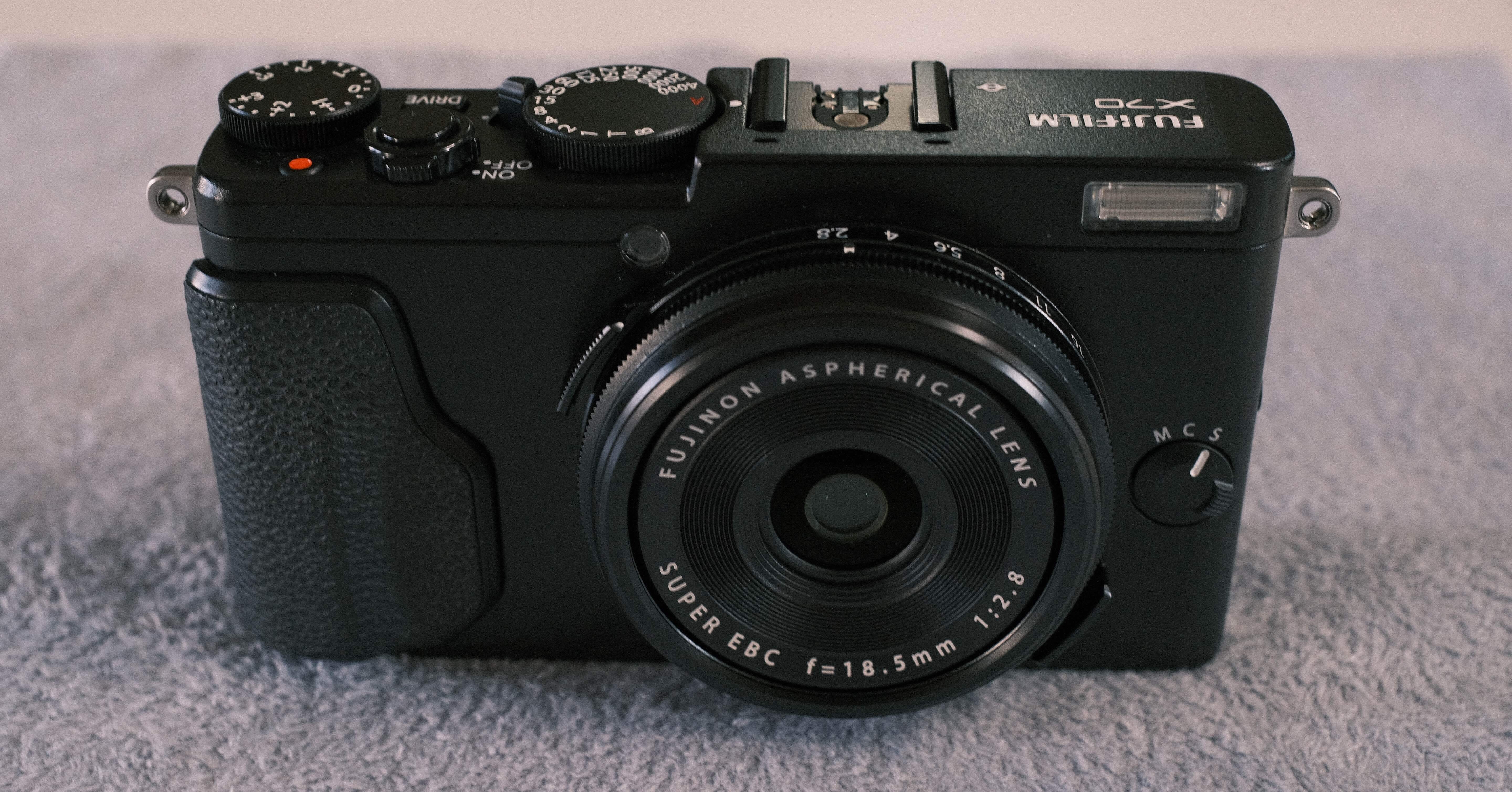 Fujifilm X70 コンパクトデジタルカメラ おまけあり グリップ劣化 大型センサー搭載ながらコンパクト、かっこよくて使いやすい「FUJIFILM