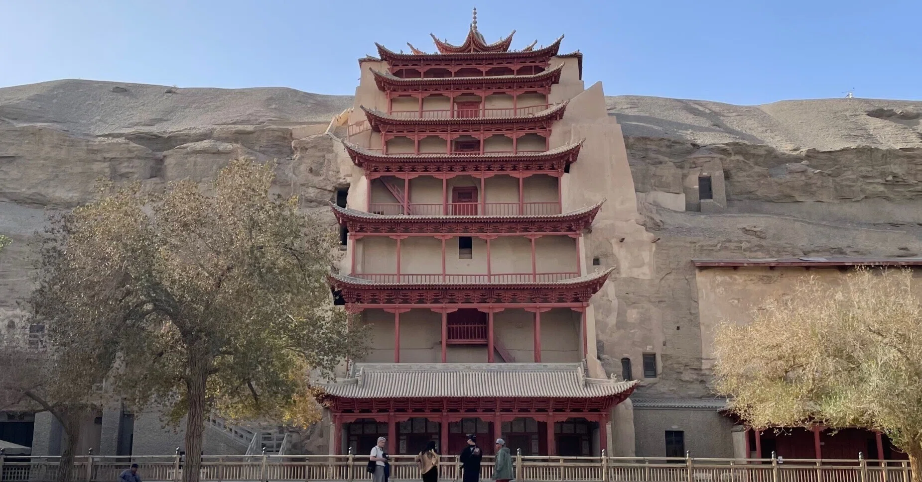 中国旅行⑨ 敦煌 砂漠の中のオアシスと莫高窟｜UC