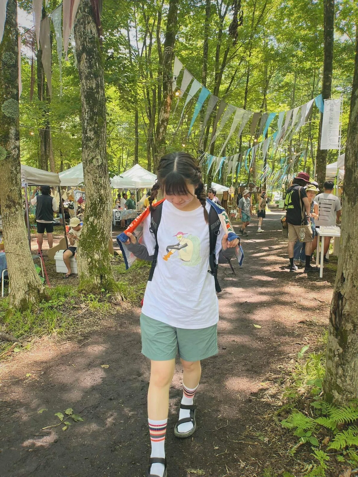 フジロック会場内を散策する写真