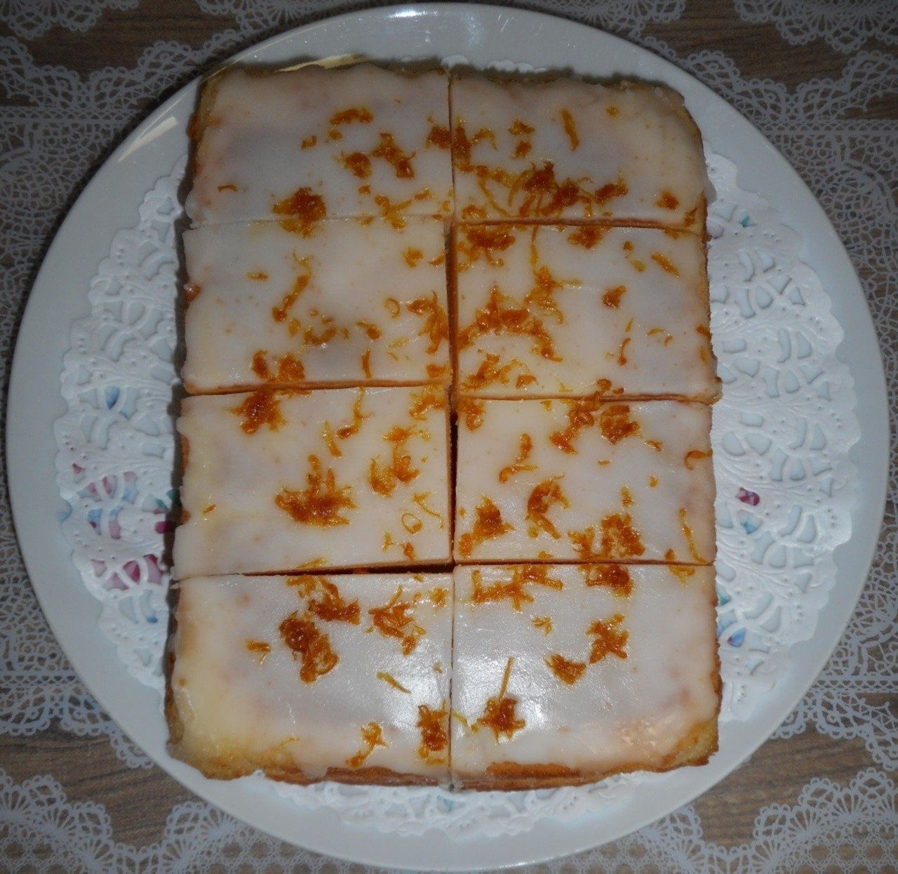 キャビネサイズのホーローバットで作るお菓子 いろいろなレシピ に挑戦中 画像はメイヤーレモンとサワークリームを使ったレモンケーキ 皮の色が濃ゆいです 溶かしバターを混ぜ込む生地にチャレンジするのはウン十年 Sspあいこ Note