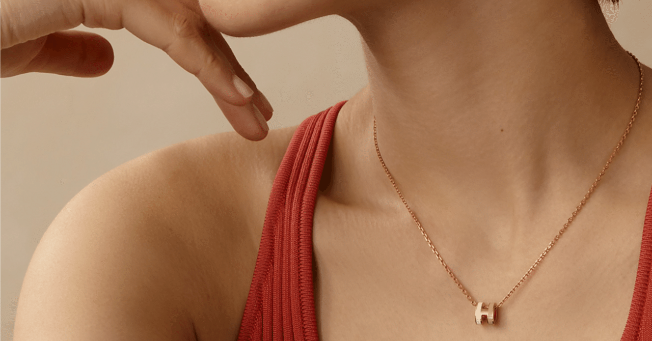 【新品】エルメス　新作ペンダント 《ミニ・ポップH》 ロカバール 新作】エルメスのペンダント 《ミニ・ポップH》ロカバール｜藍衣