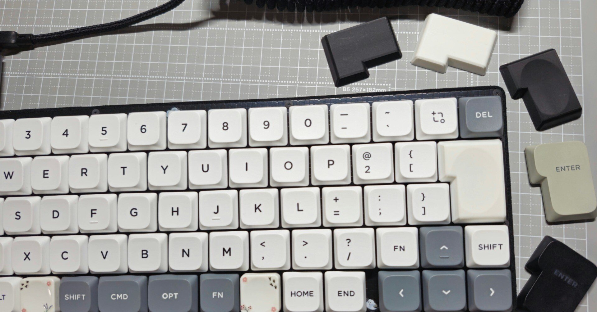 【完成品】46キー自作キーボード 無線化 ロープロファイル 完成品】64キー自作キーボード 無線化 親指ロープロファイル