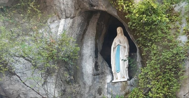 ルールドの奇跡 奇跡な聖地ルルドで心を清める The Magic of Lourdes, France