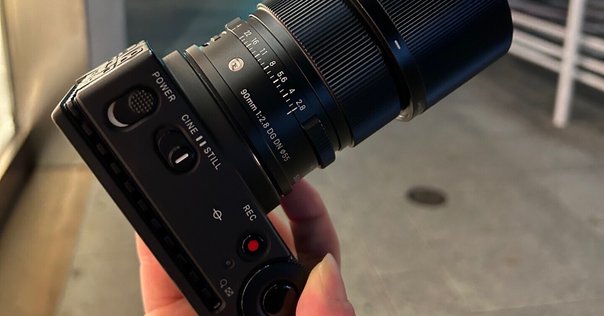軽快さと偶発性。中華製超広角レンズとSIGMA fpの組み合わせで