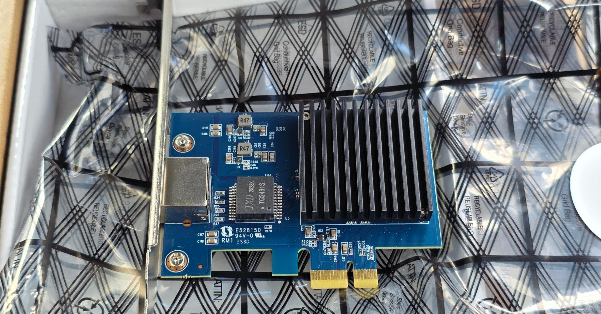 Realtek RTL8127 10Gbps ロープロファイルブラケット付き