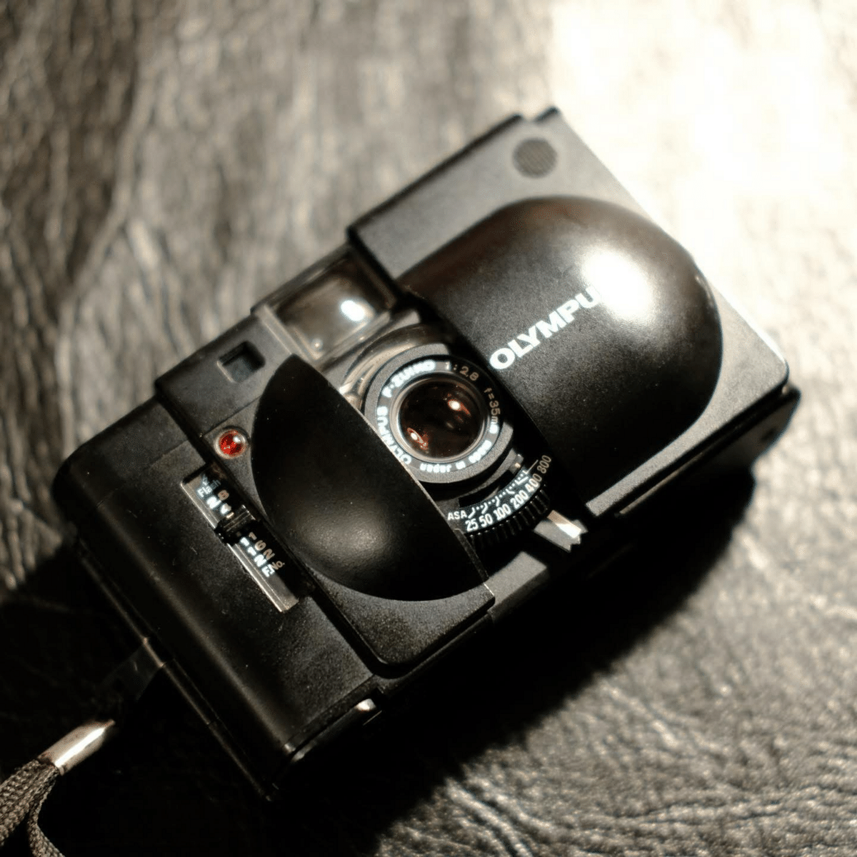 フィルムカメラ OLYMPUS XA OLYMPUS オリンパス XA】使い方や外観レビュー、作例など 時代を