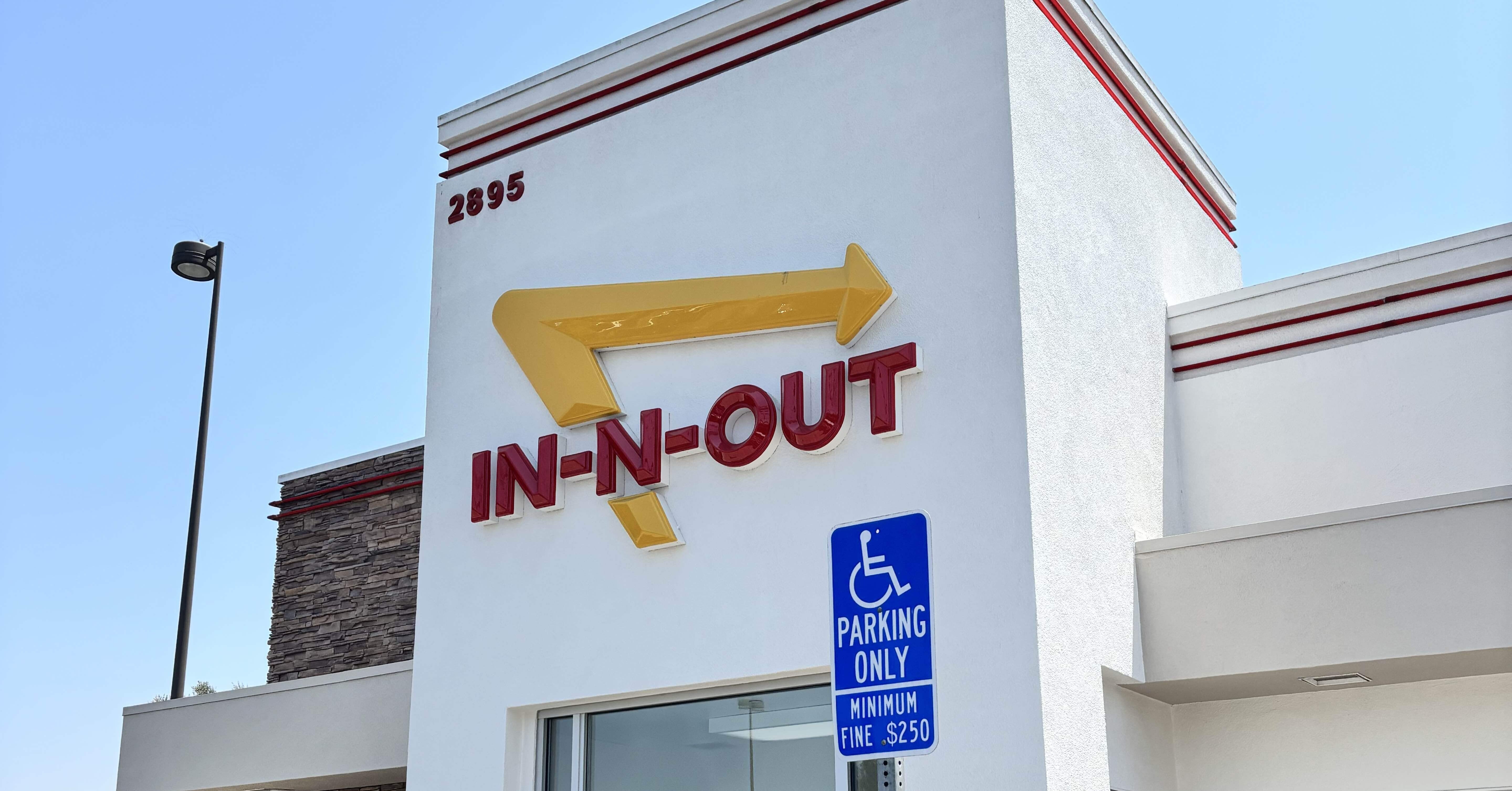 ロサンゼルス】カリフォルニアで人気のハンバーガー“IN-N-OUT”に行った