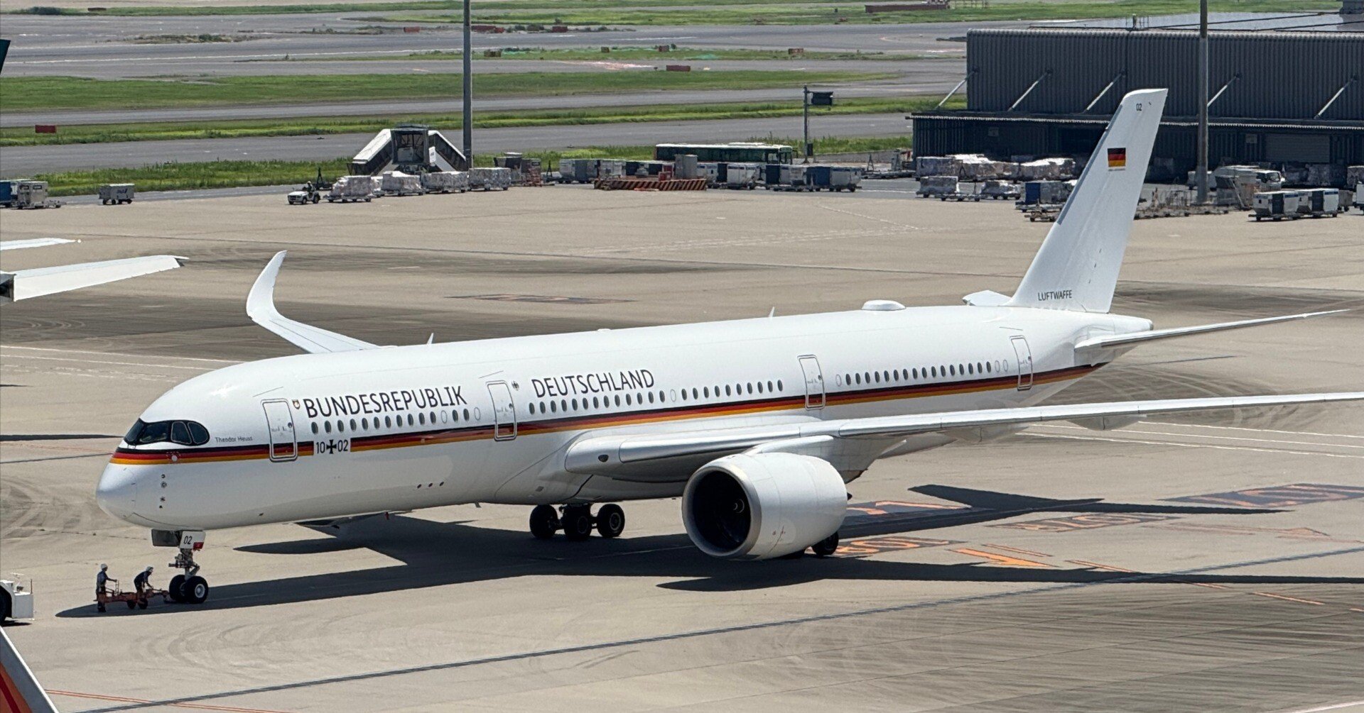 ドイツ政府専用機を見ました！｜bun