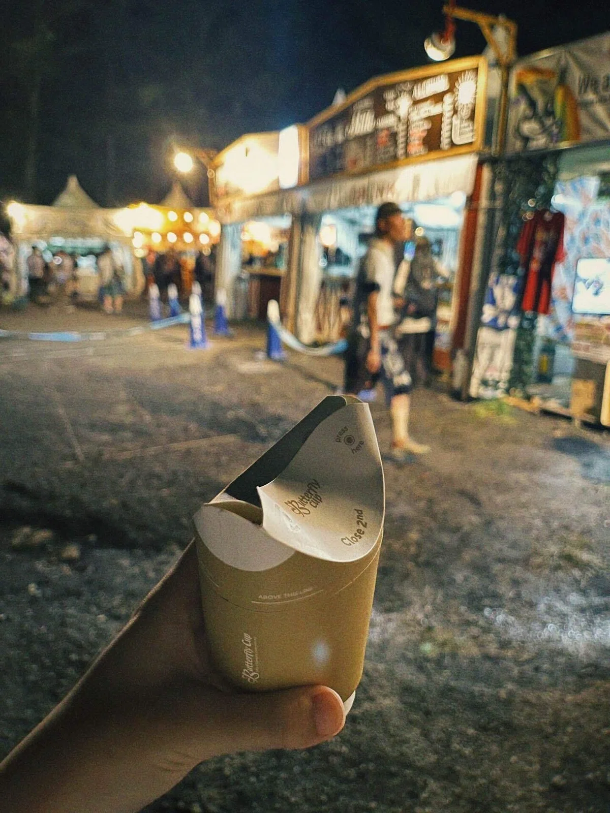 ウイスキー入りのホットカフェラテの写真