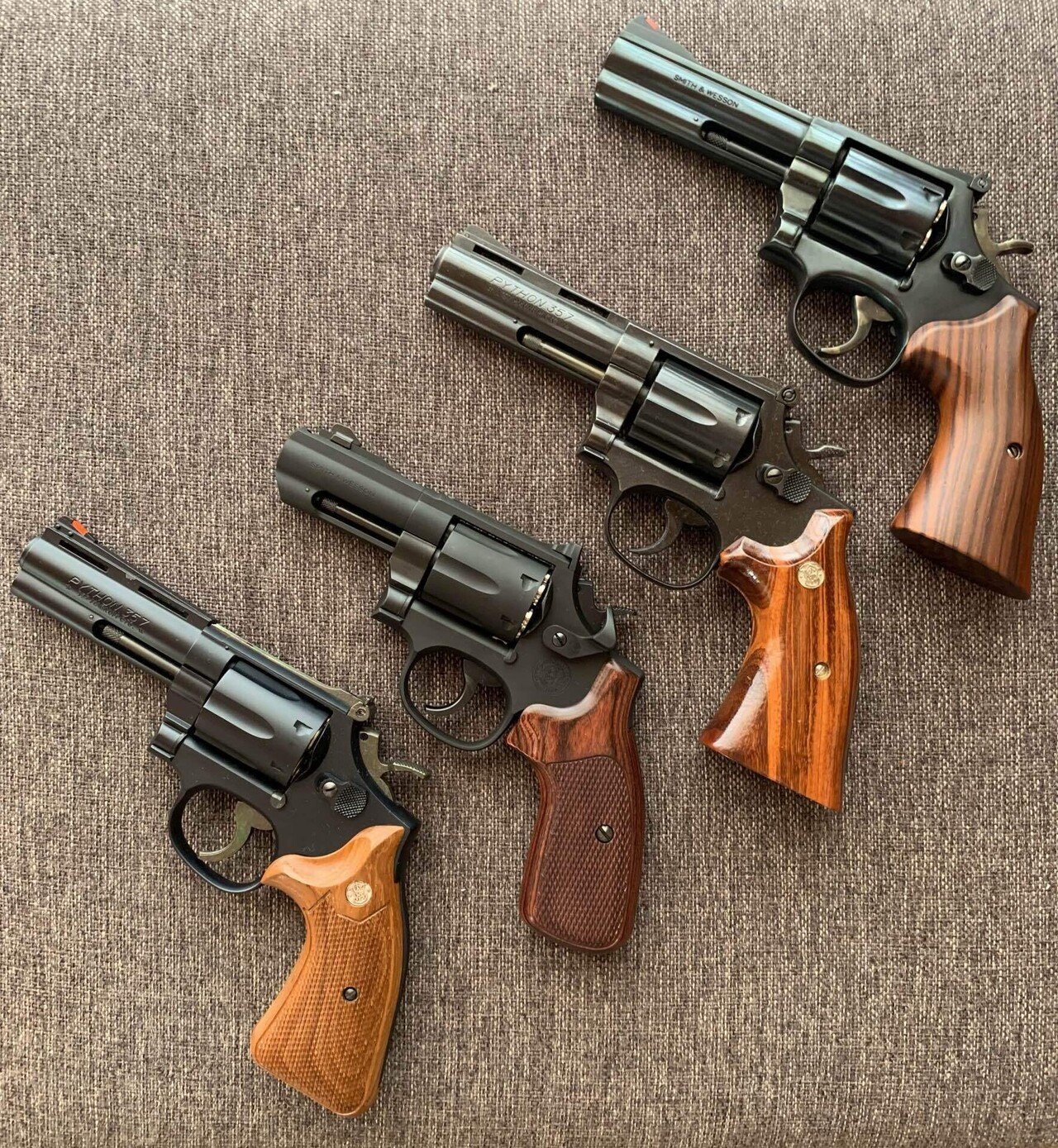 s＆wのアメリカ製のグリップ Amazon.co.jp: ホーグ スミス＆ウェッソン S&W Jフレーム用