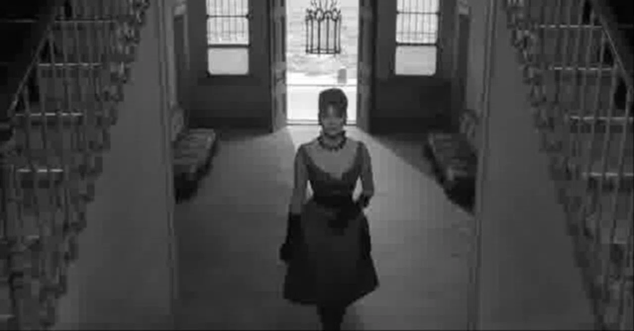 不滅の女』アラン・ロブ＝グリエ～時空間の迷宮に迷い込んだ男と謎の女 