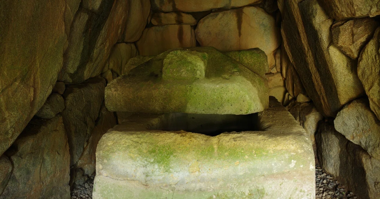 Would you like to be buried in a large stone coffin (house-shaped stone ...