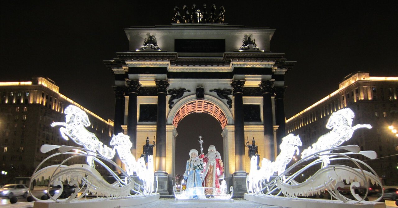 8月30日は、凱旋門ができた日｜チェブラーシカ