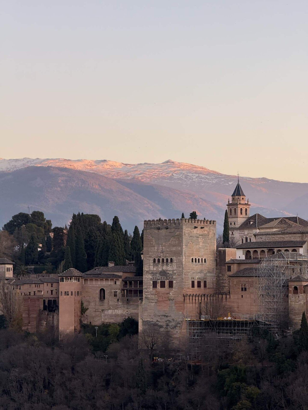 スペイン🇪🇸グラナダ アルバイシン地区から絶景を見る | 2024年末