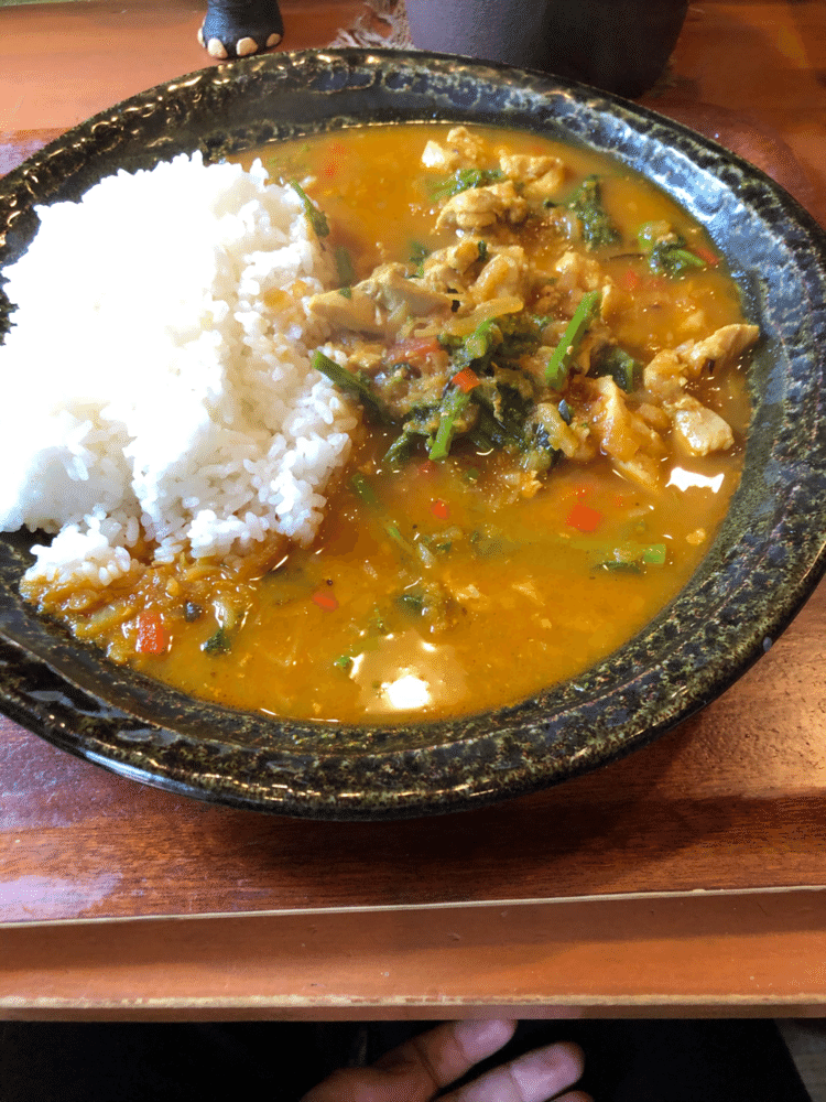 辛い、美味い、狭い、の長浜の名店バキン。
本日は春らしく菜の花のカレー。ヘルシーで良い感じ。