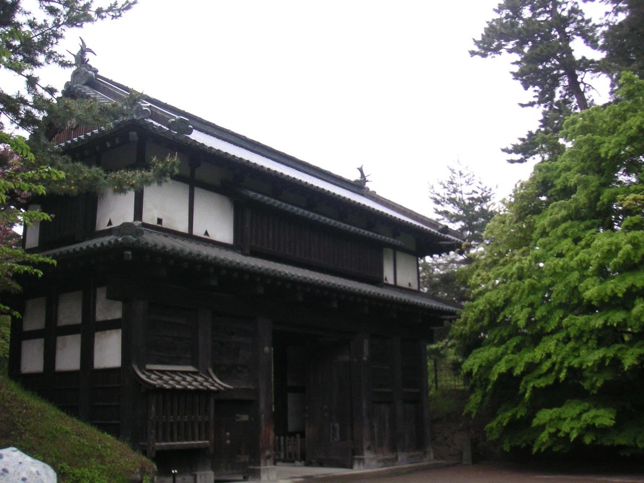 弘前城 Hirosaki Castle, August 2001 & March 2009|Hideo Fujiwara