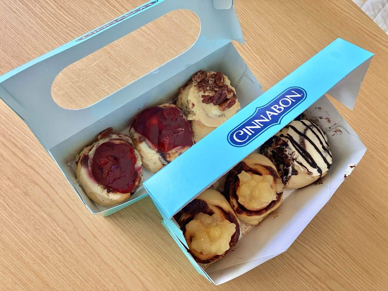★Cinnabonページ★ ここいこ!!おやつ編｜CINNABON（シナボン）｜三ツ谷亮