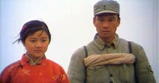 1936年初春荒涼とした中国の寒村に民謡採集のためにやってきた