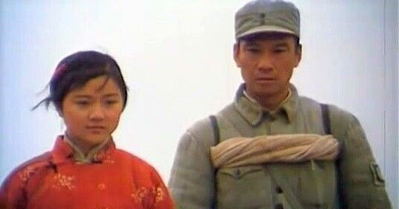 1936年初春荒涼とした中国の寒村に民謡採集のためにやってきた