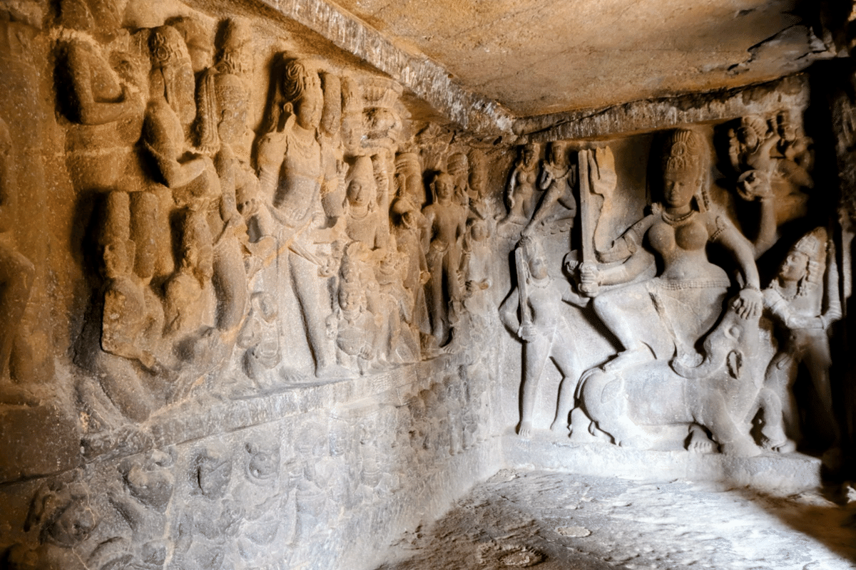 116 何世紀にも渡る祈りがこだまするエローラの石窟群｜Nana del