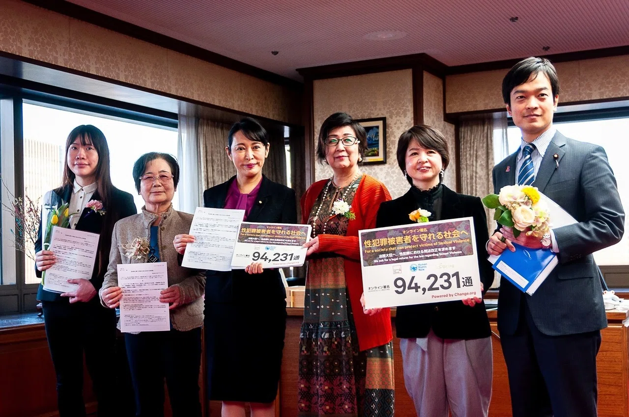 94,000の刑法改正を求める署名を法務大臣へ提出｜Change.org Japan