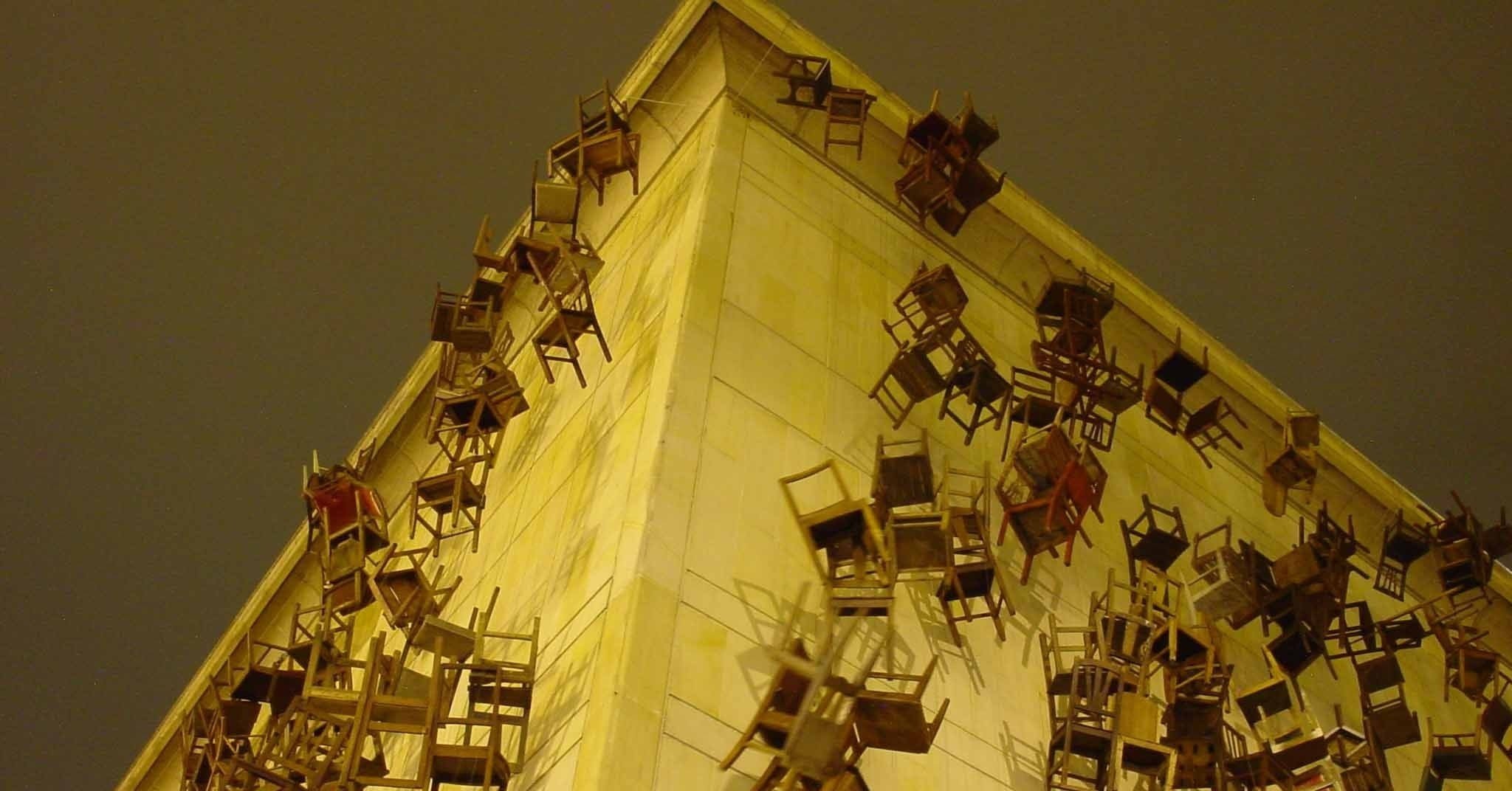1）女性作家-Doris Salcedo- 疎外された人々の具体化｜artoday