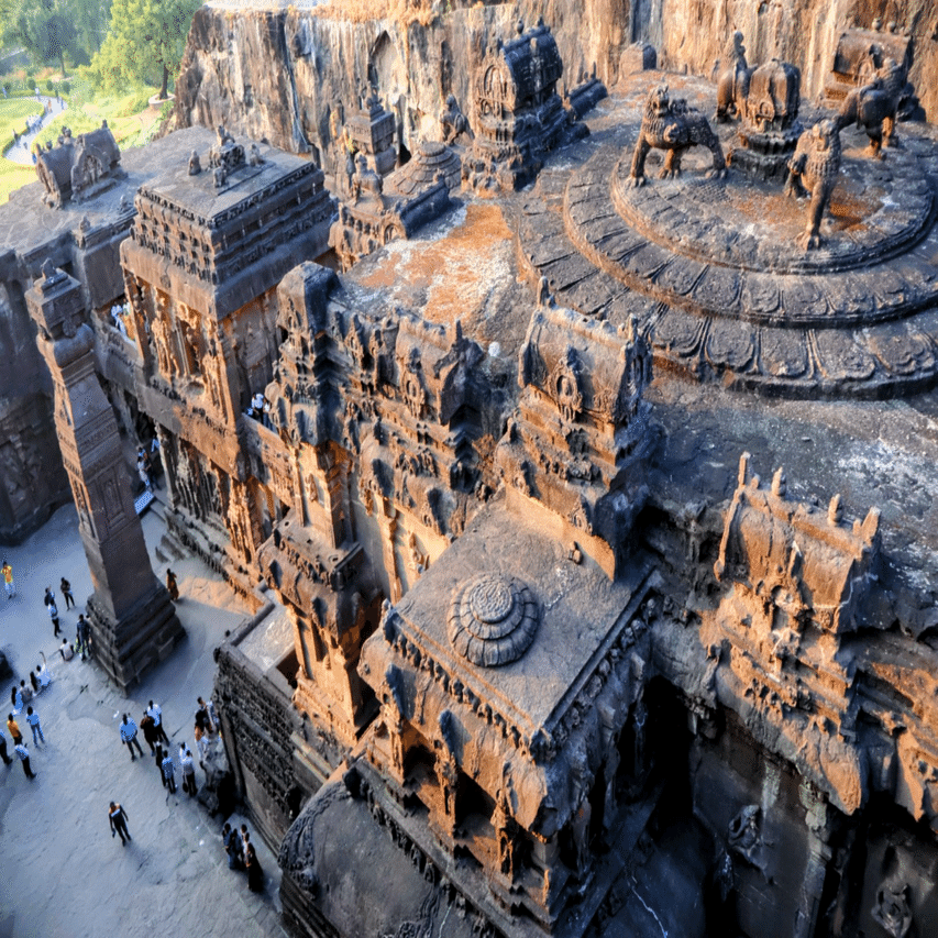 絵画 「エローラ」 116 何世紀にも渡る祈りがこだまするエローラの石窟群｜Nana del Mundo