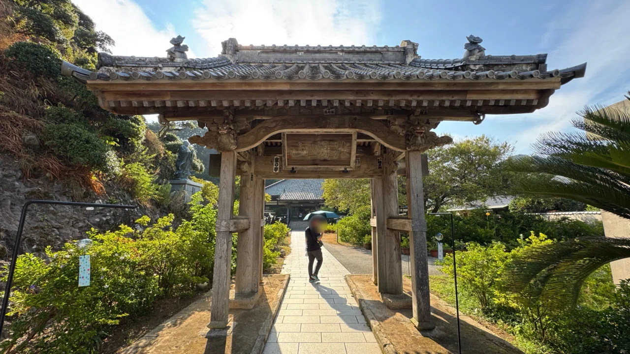 ペリー提督日本遠征記より「下田の大寺院で祈る人々 ペリー提督日本