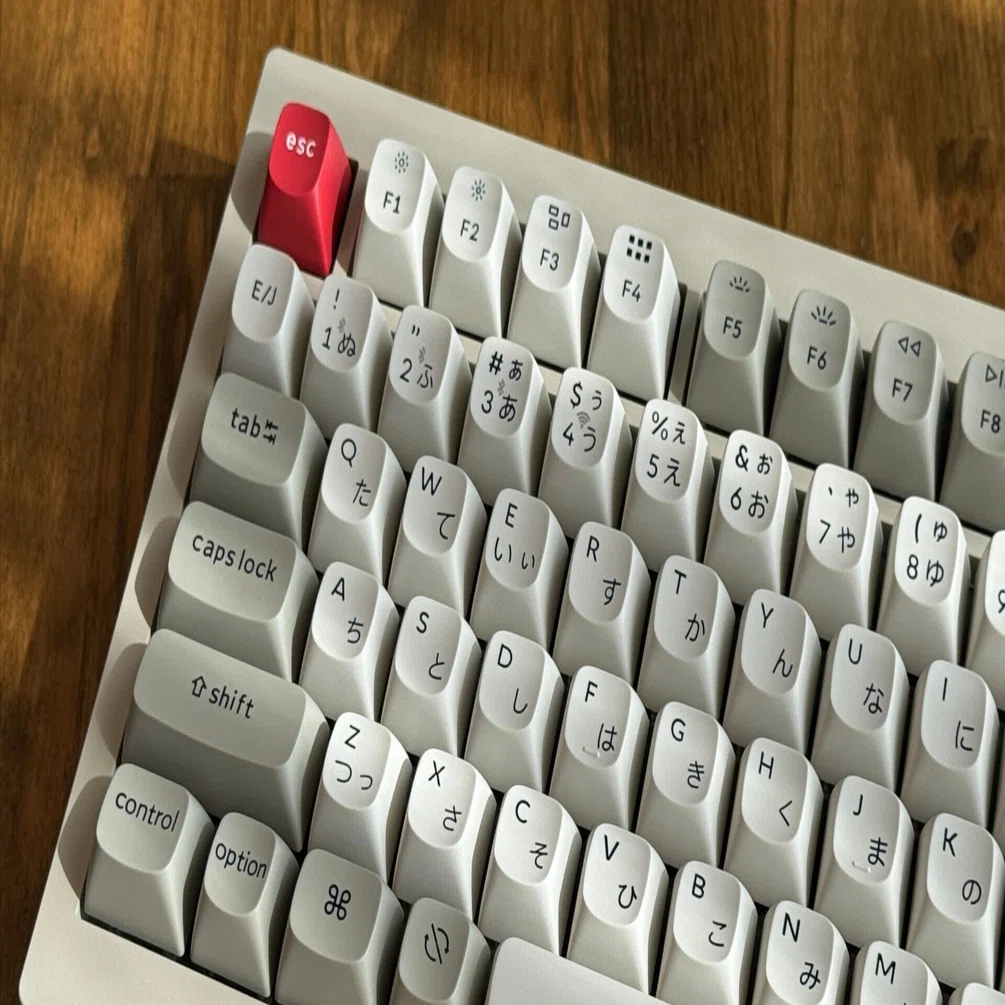 Keychron K8ユーザーがV1 Maxに替えてみたら、作業机が少し広くなって