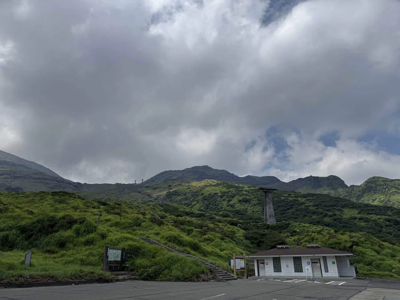 阿蘇山＝火口だけじゃない！高岳・中岳から見下ろす絶景｜YuYa