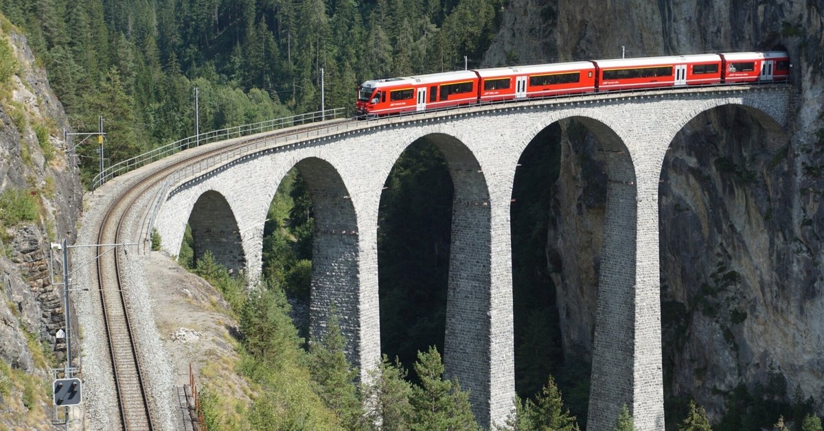 レーティッシュ鉄道に乗って～忘れられない絶景が続く鉄道路線
