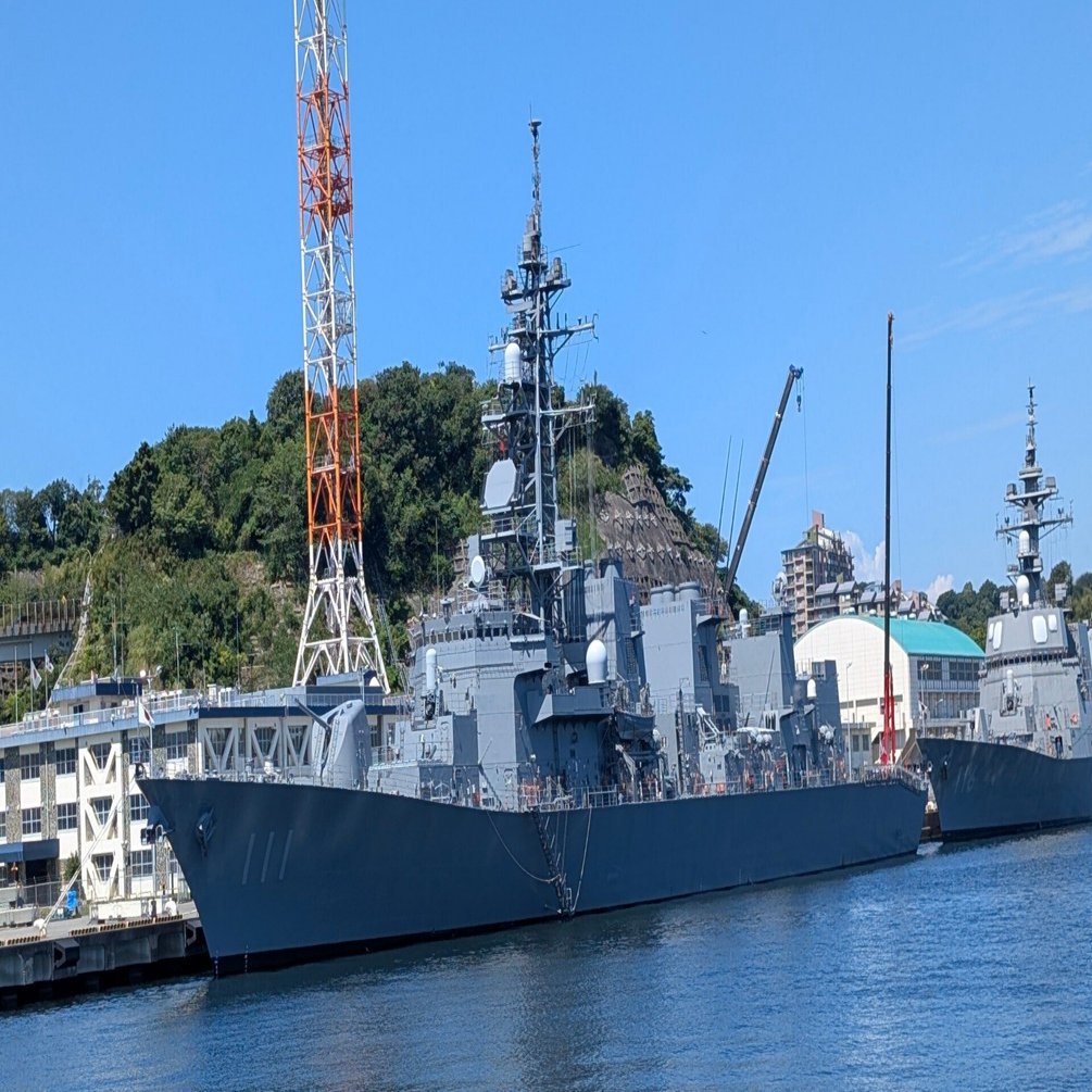 終戦80年と軍艦と。平和に浮かれながら、横須賀で戦争の暴力について