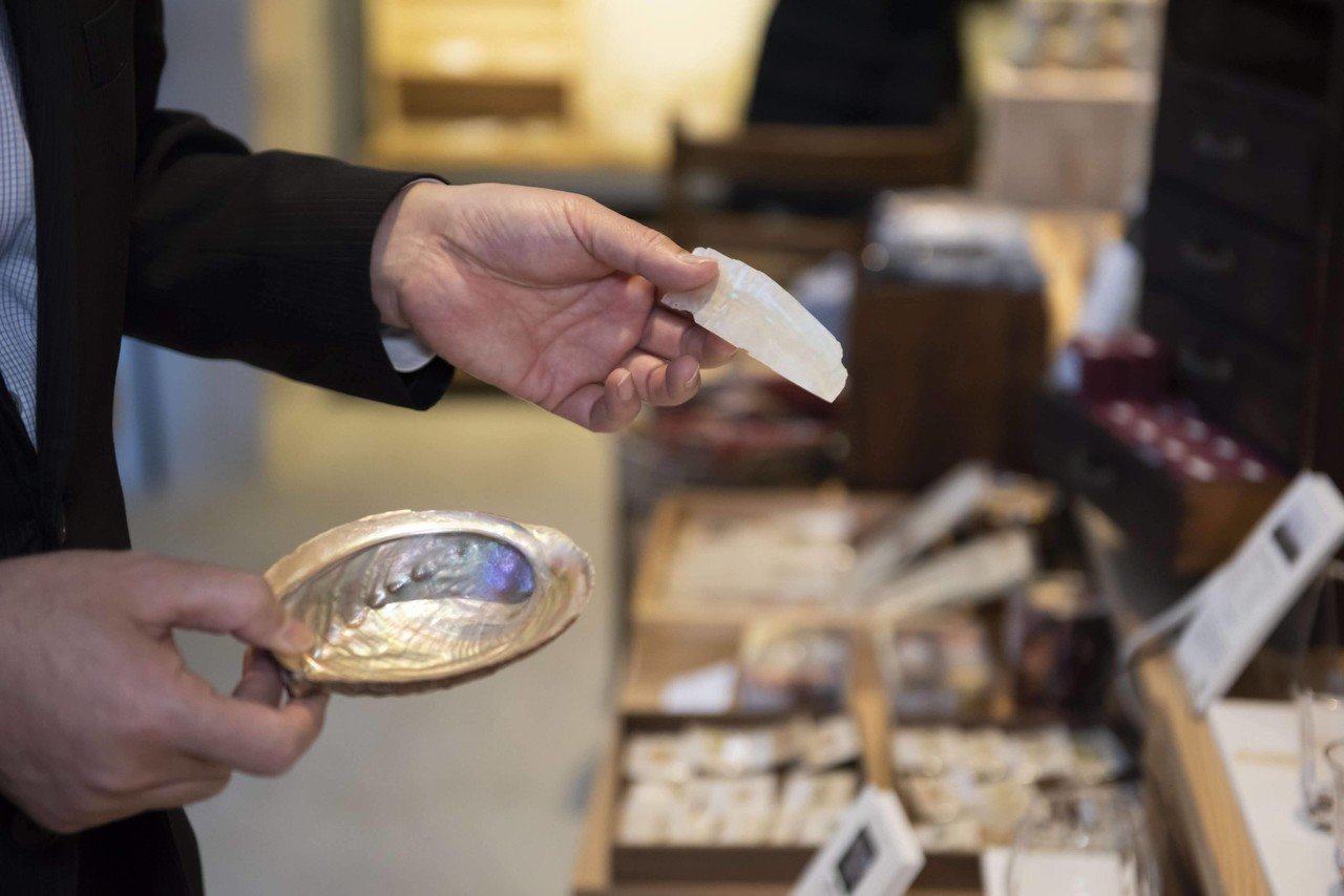 一点　中国美術 螺鈿細工 鶴　年代物　パーテーション 飛天 漆器 天水 一点 中国美術 螺鈿細工 鶴 年代物 パーテーション 飛天 漆器 天水