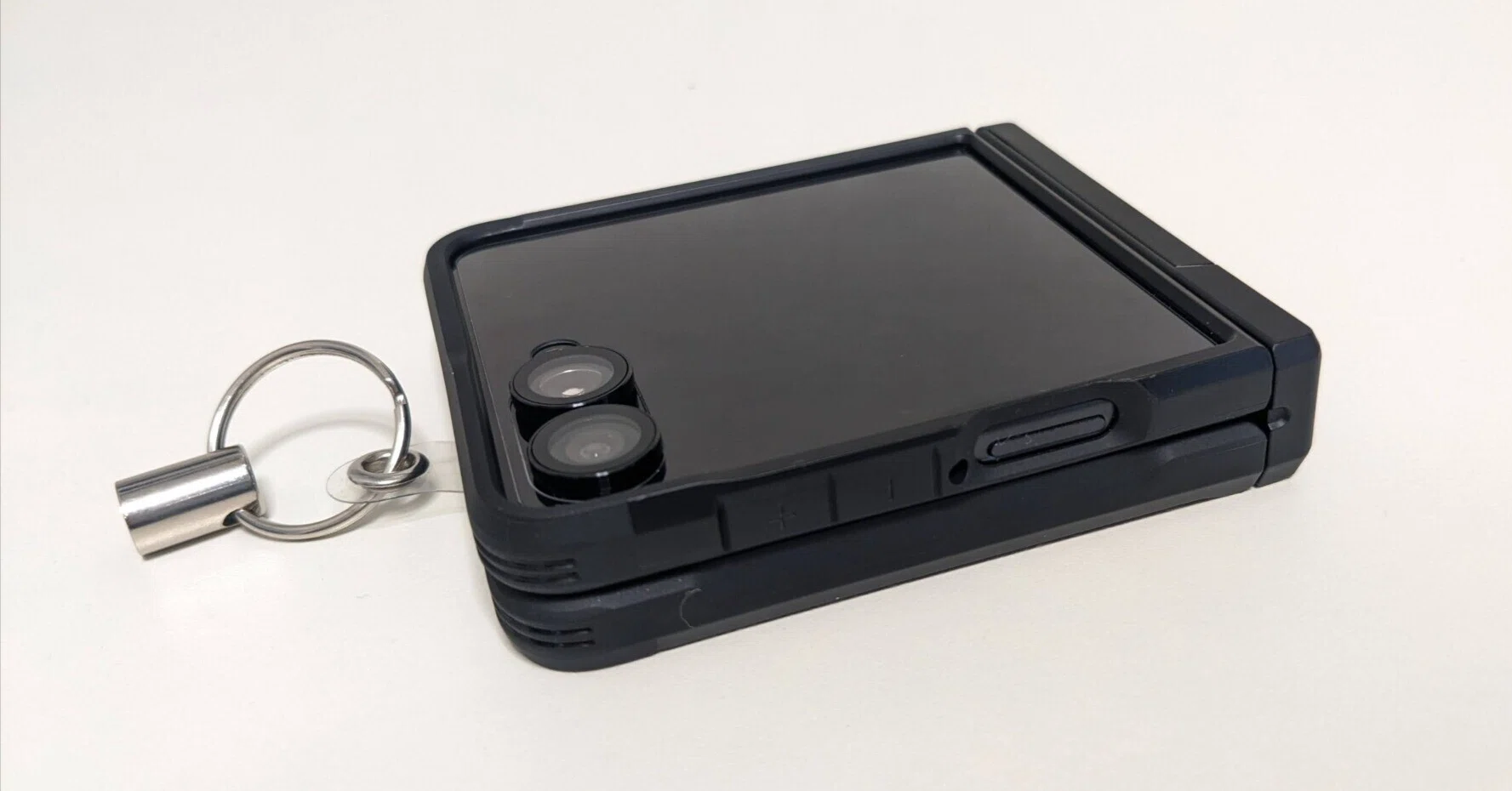 Galaxy Z Flip7をがっちりケースで守る(Spigen タフアーマー・プロ