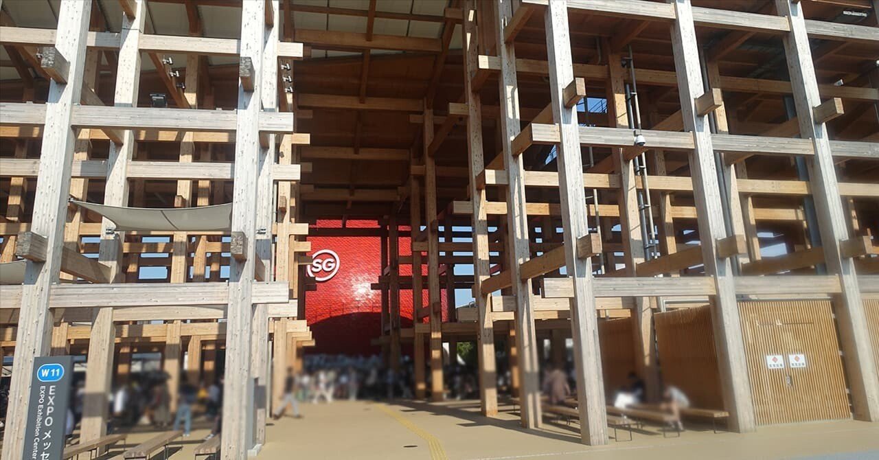 大阪・関西万博に折りたたみ椅子は持って行った方がいい？待ち時間が