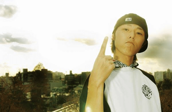 年の今 成人済みのこの歳でchehonにハマりました キャップかぶって ヘッドホンして 家でノリノリで断捨離してます たまに鏡にうつる自分が鬼ダサいです よく来たな大岩 Note