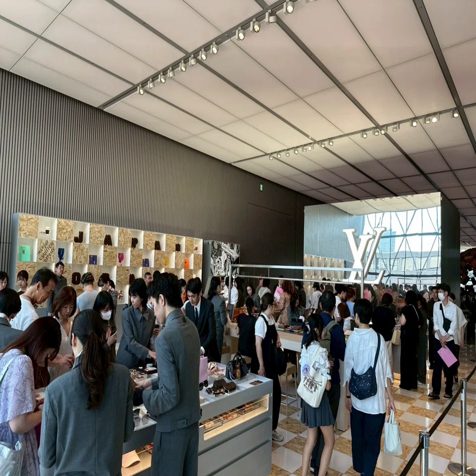ルイ・ヴィトン 大阪中之島美術館開催限定！ノート・ステッカー・ショップ袋 ルイ・ヴィトン 大阪中之島美術館開催限定！ノート・ステッカー