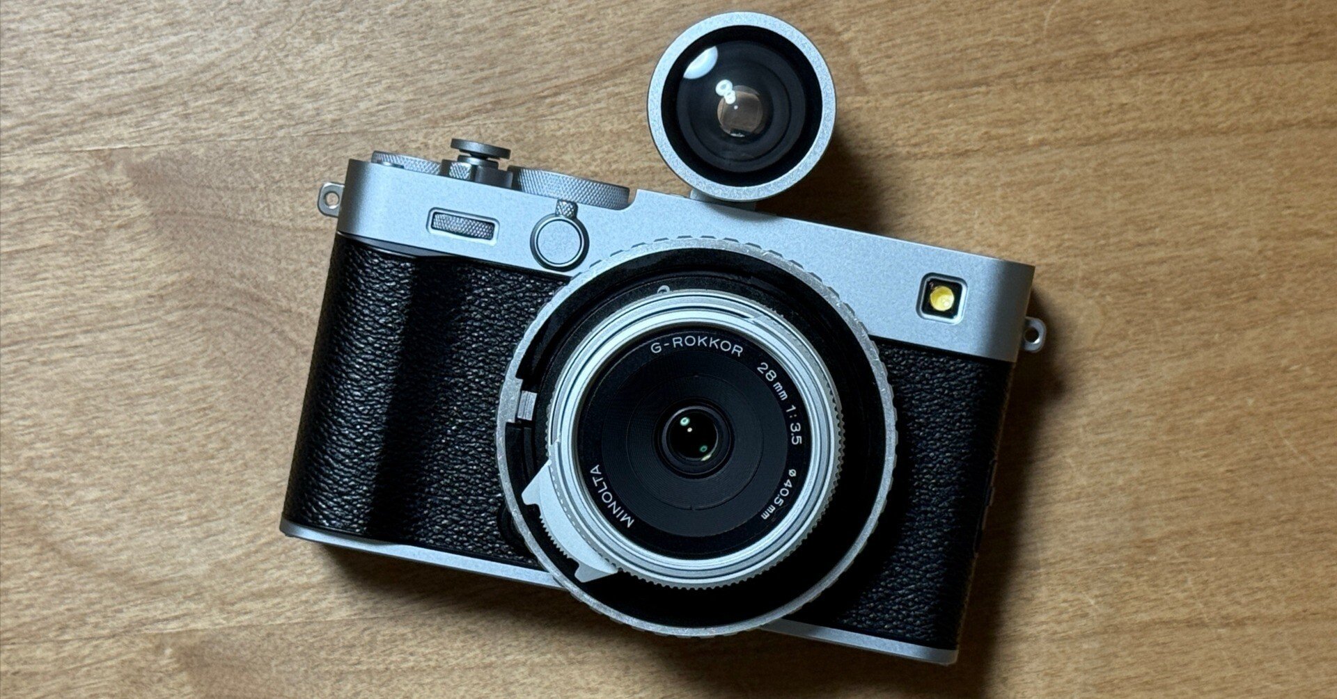 EOS100 銀塩カメラ レンズ付 OM-3と20/1.4PROの組み合わせ。 銀塩カメラに大口径標準単焦点レンズを