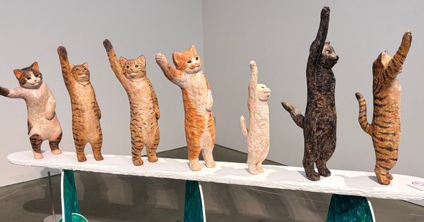 秋を楽しむ木彫りの猫たち】 工房ぽぽこ インタビュー