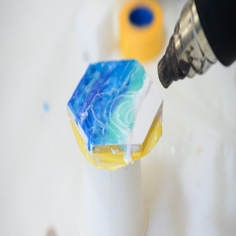 ときめきを固める、レジンアートの魔法──キラキラな世界を閉じ込めて